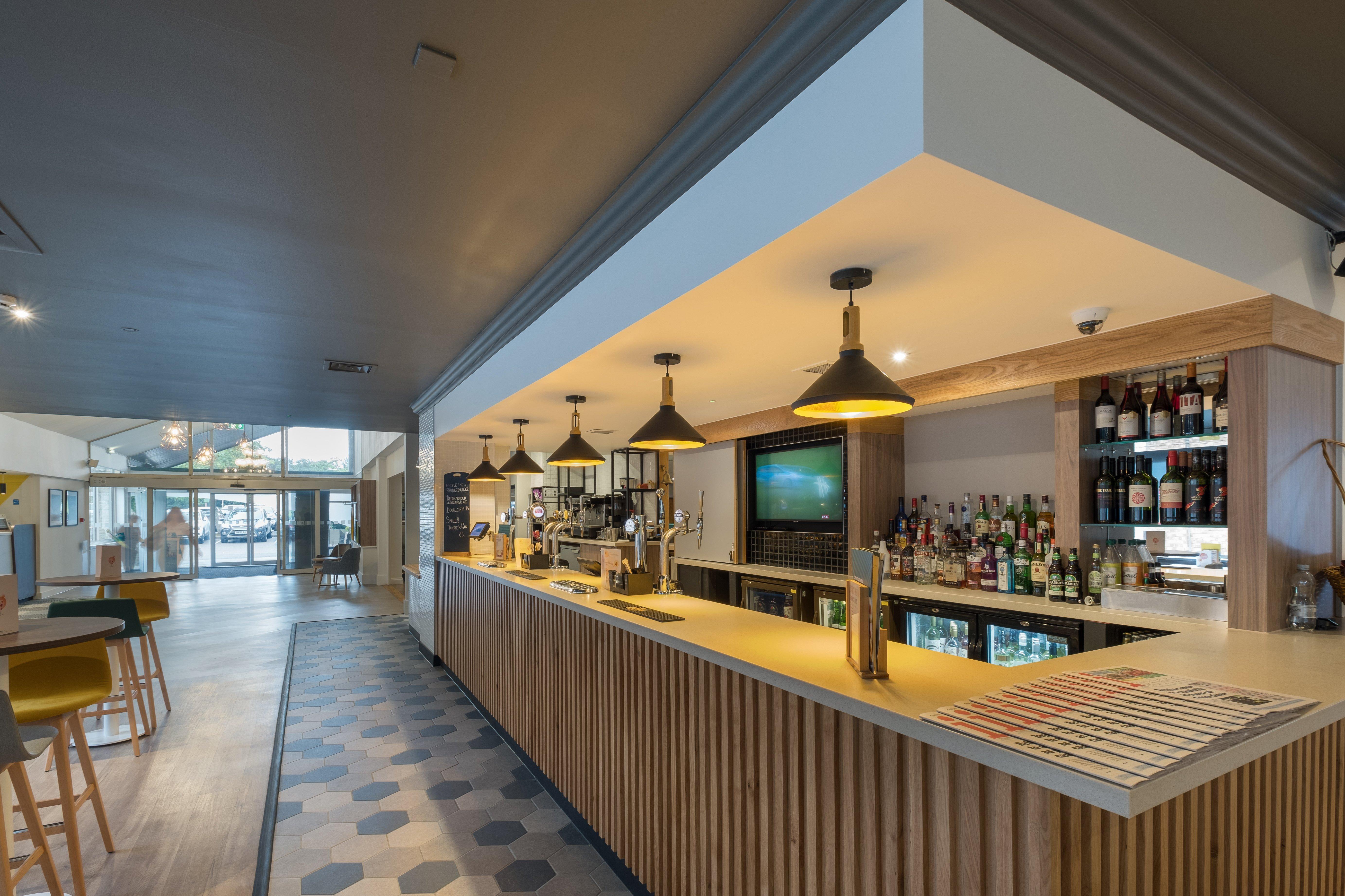 Holiday Inn Swindon By Ihg Exterior foto