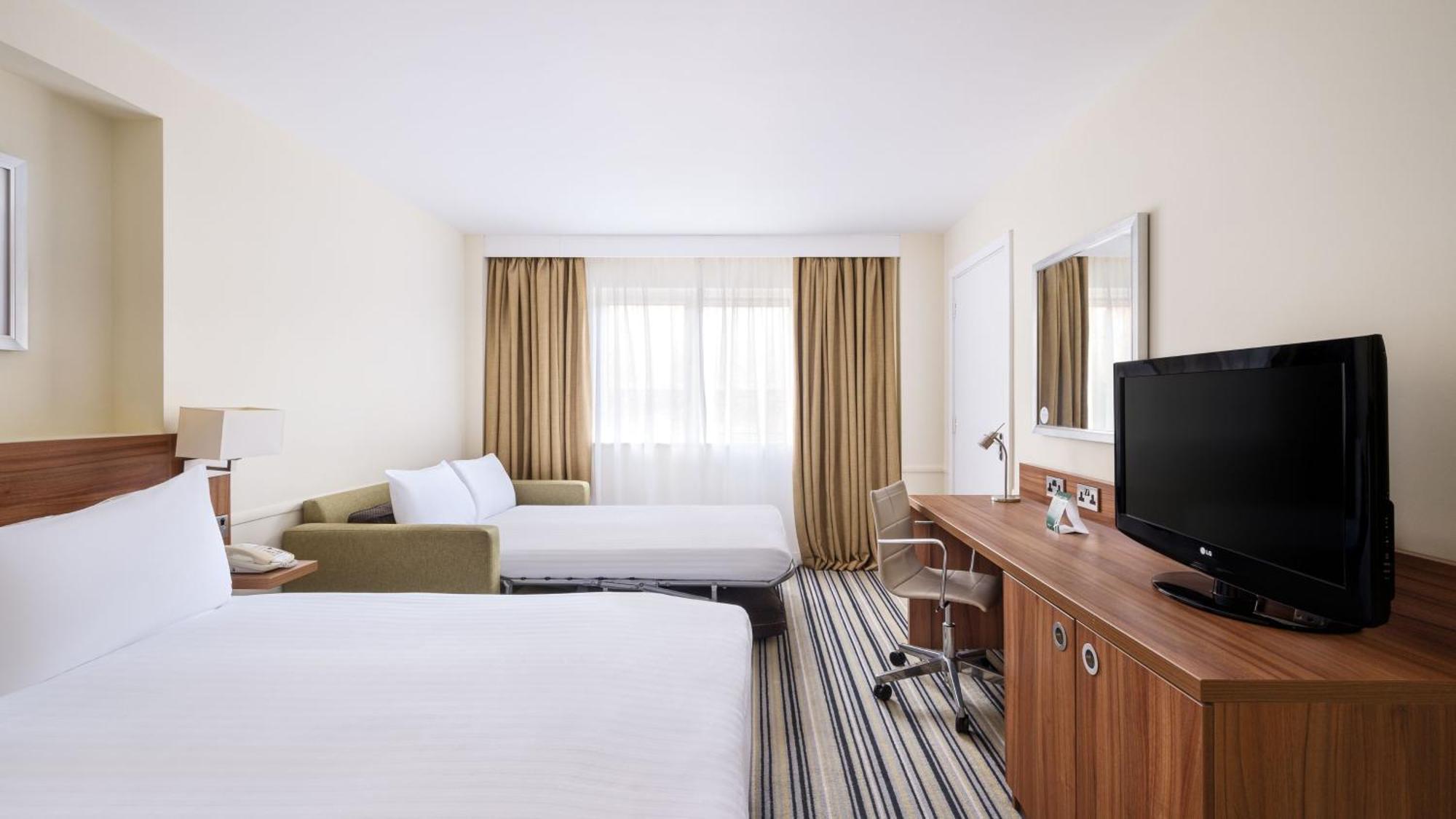 Holiday Inn Swindon By Ihg Exterior foto