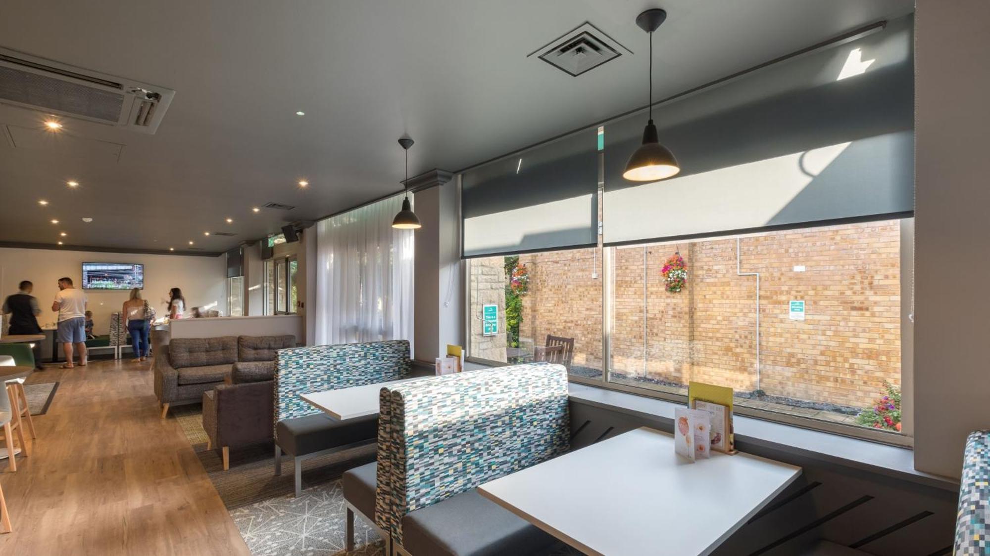 Holiday Inn Swindon By Ihg Exterior foto