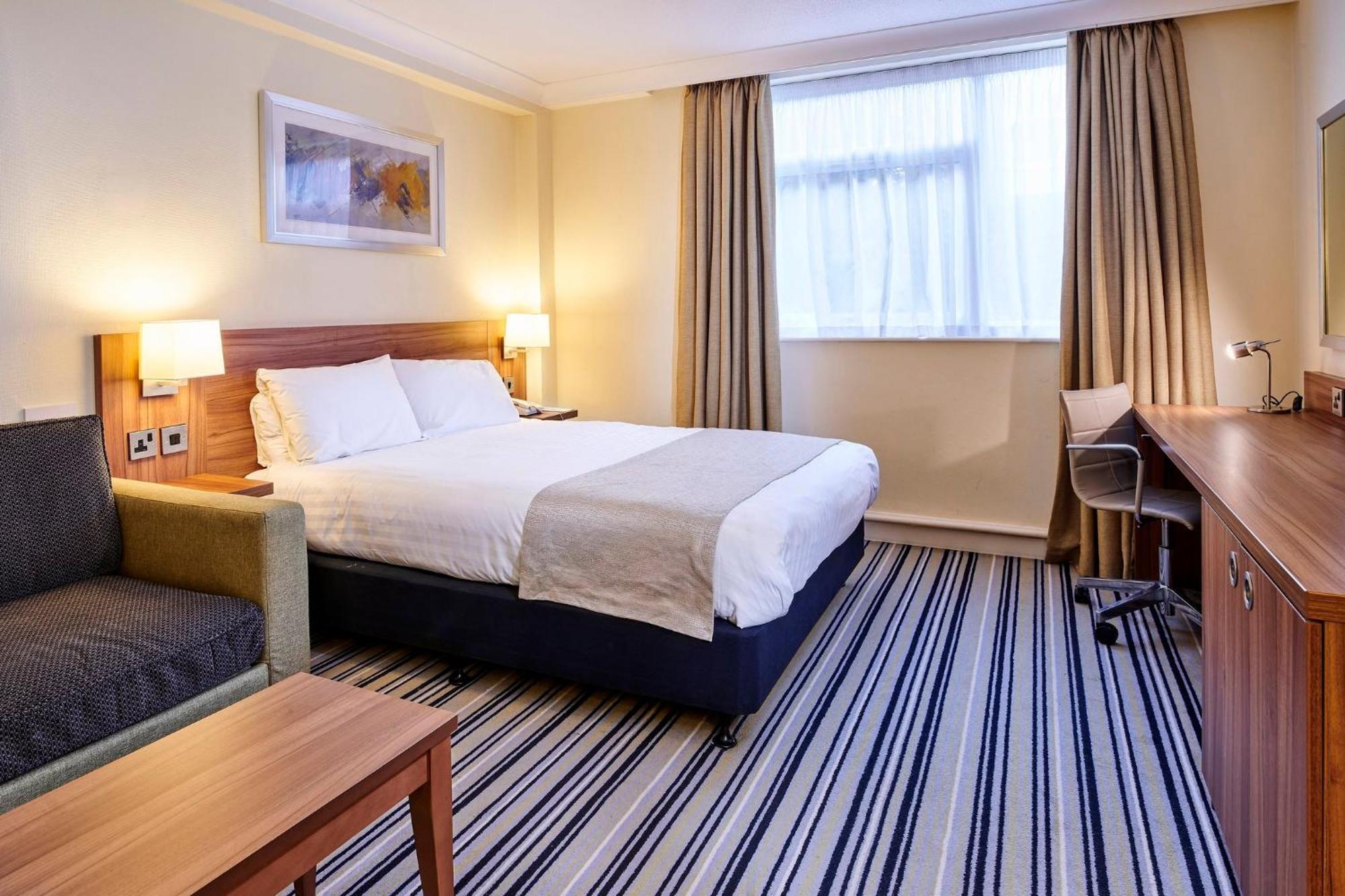 Holiday Inn Swindon By Ihg Exterior foto